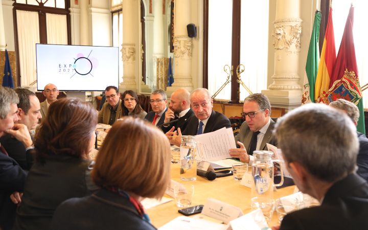 Reunión de trabajo del Ayuntamiento, Junta de Andalucía, Diputación Provincial, Gobierno Central y empresarios con el BIE